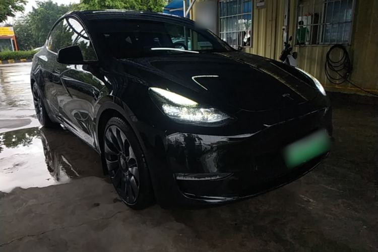 Used Tesla Model Y 2023 High-Performance All-Wheel-Drive Version Front Right 45 Deg