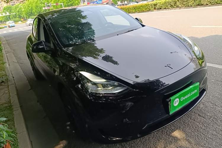 Used Tesla Model Y 2023 Rear-Wheel-Drive Version Front Right 45 Deg