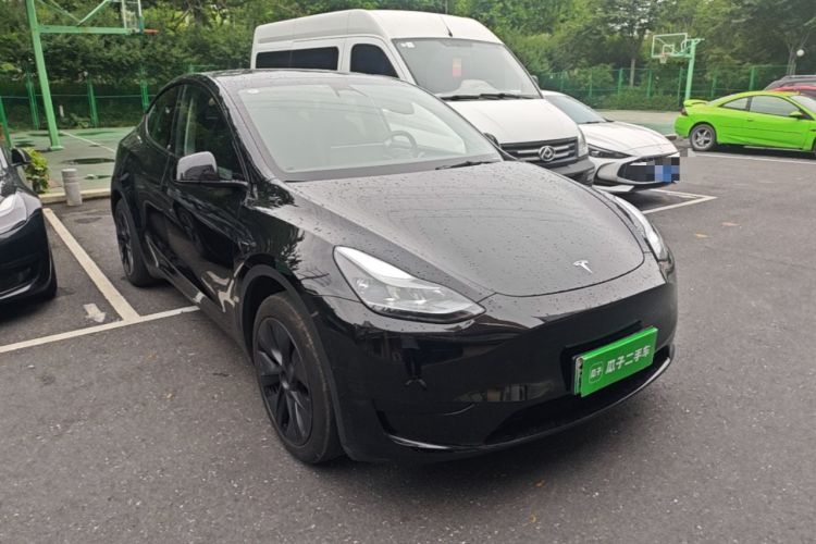 Used Tesla Model Y 2023 Rear-Wheel-Drive Version Front Right 45 Deg
