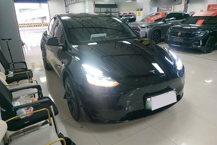 Used Tesla Model Y 2023 Rear-Wheel-Drive Version Front Right 45 Deg