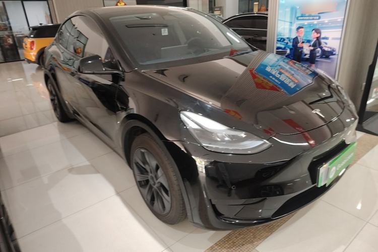 Used Tesla Model Y 2023 Rear-Wheel-Drive Version Front Right 45 Deg