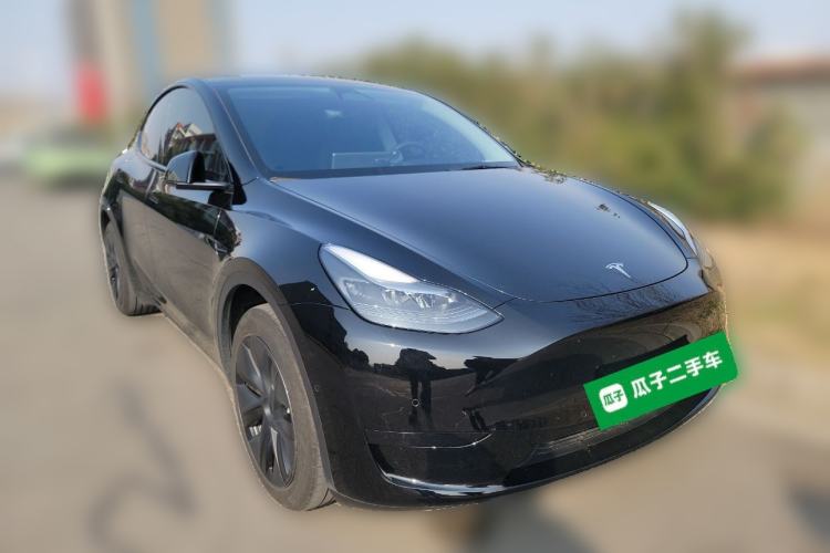 Used Tesla Model Y 2023 Rear-Wheel-Drive Version Front Right 45 Deg