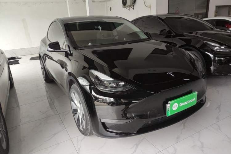 Used Tesla Model Y 2023 Long-Range All-Wheel-Drive Version Front Right 45 Deg