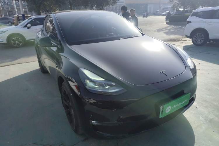 Used Tesla Model Y 2023 Long-Range All-Wheel-Drive Version Front Right 45 Deg