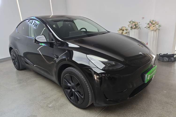 Used Tesla Model Y 2023 Rear-Wheel-Drive Version Front Right 45 Deg