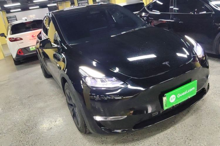 Used Tesla Model Y 2023 Long-Range All-Wheel-Drive Version Front Right 45 Deg