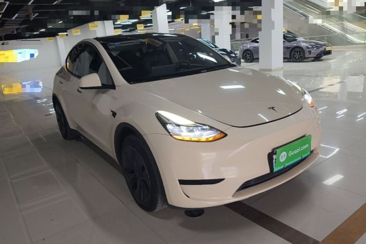 Used Tesla Model Y 2023 Rear-Wheel-Drive Version Front Right 45 Deg