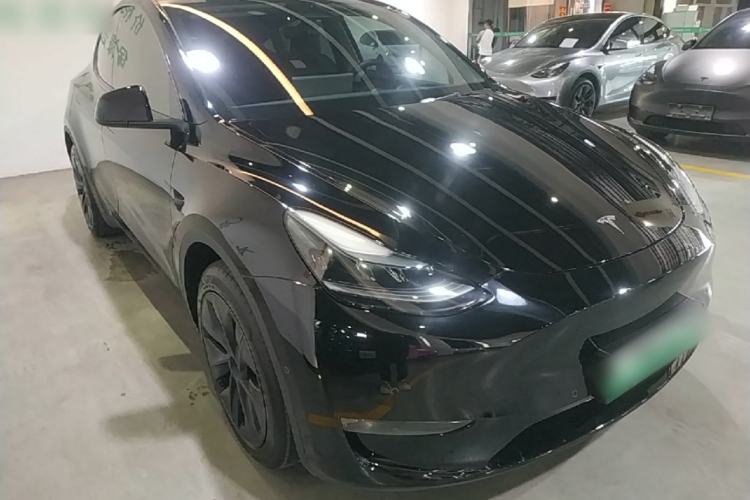 Used Tesla Model Y 2023 Long-Range All-Wheel-Drive Version Front Right 45 Deg
