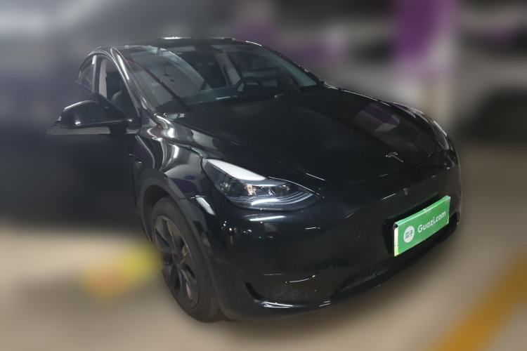 Used Tesla Model Y 2023 Rear-Wheel-Drive Version Front Right 45 Deg