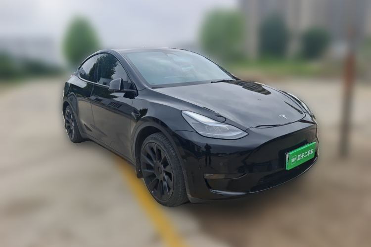Used Tesla Model Y 2023 Long-Range All-Wheel-Drive Version Front Right 45 Deg
