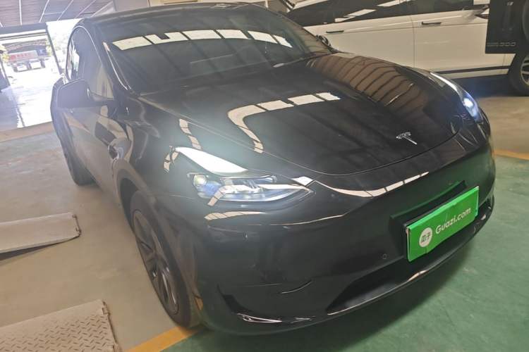 Used Tesla Model Y 2023 Rear-Wheel-Drive Version Front Right 45 Deg
