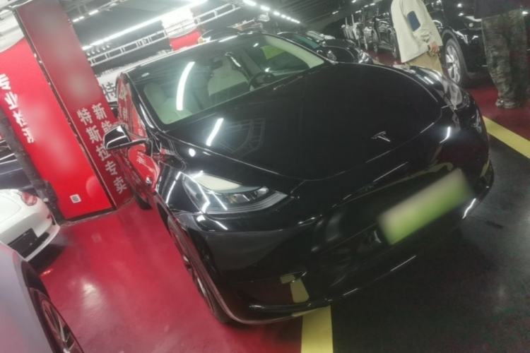 Used Tesla Model Y 2023 Rear-Wheel-Drive Version Front Right 45 Deg