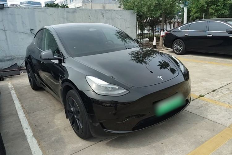Used Tesla Model Y 2023 Rear-Wheel-Drive Version Front Right 45 Deg