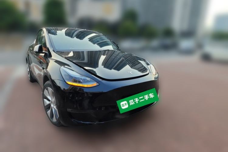 Used Tesla Model Y 2023 Long-Range All-Wheel-Drive Version Front Right 45 Deg