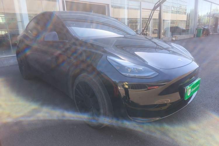 Used Tesla Model Y 2023 Rear-Wheel-Drive Version Front Right 45 Deg