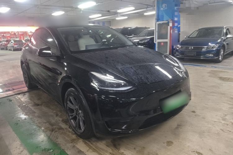 Used Tesla Model Y 2023 Rear-Wheel-Drive Version Front Right 45 Deg