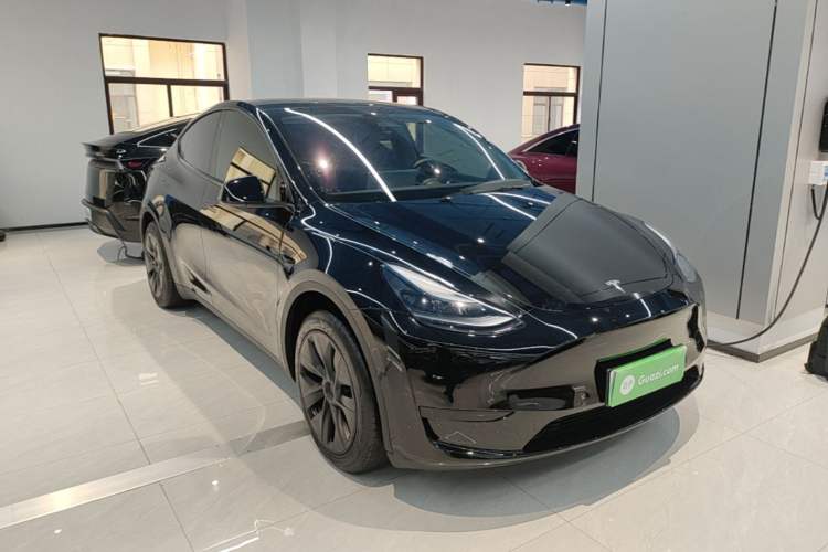 Used Tesla Model Y 2023 Rear-Wheel-Drive Version Front Right 45 Deg