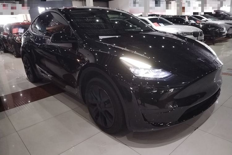 Used Tesla Model Y 2023 Rear-Wheel-Drive Version Front Right 45 Deg