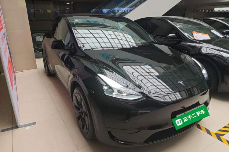 Used Tesla Model Y 2023 Rear-Wheel-Drive Version Front Right 45 Deg