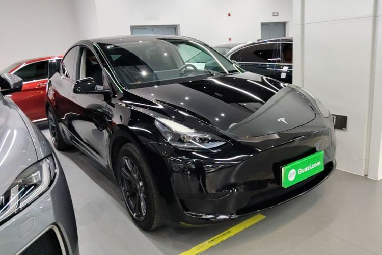 Used Tesla Model Y 2023 Rear-Wheel-Drive Version Front Right 45 Deg