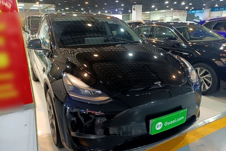 Used Tesla Model Y 2023 Long-Range All-Wheel-Drive Version Front Right 45 Deg