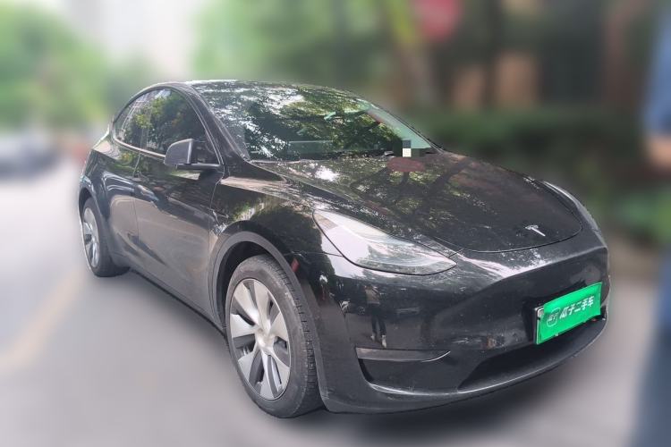 Used Tesla Model Y 2023 Long-Range All-Wheel-Drive Version Front Right 45 Deg