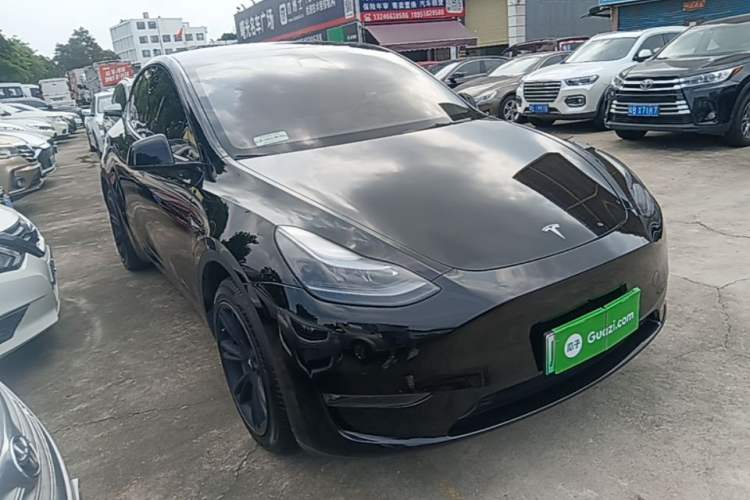 Used Tesla Model Y 2023 Long-Range All-Wheel-Drive Version Front Right 45 Deg