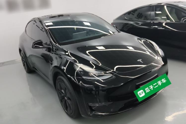 Used Tesla Model Y 2023 Long-Range All-Wheel-Drive Version Front Right 45 Deg