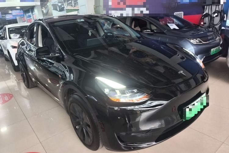Used Tesla Model Y 2023 Rear-Wheel-Drive Version Front Right 45 Deg
