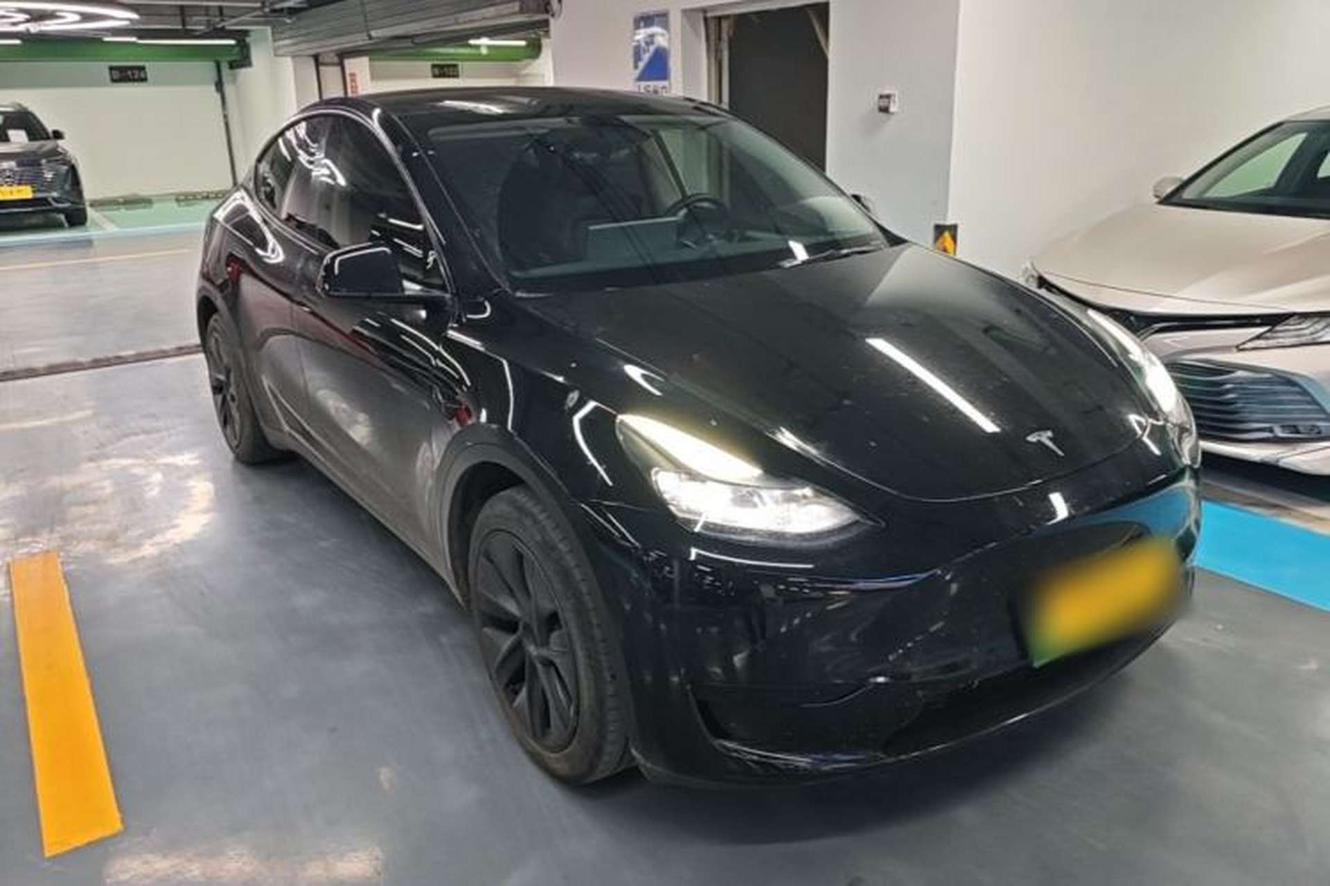 Used Tesla Model Y 2023 Rear-Wheel-Drive Version Front Right 45 Deg