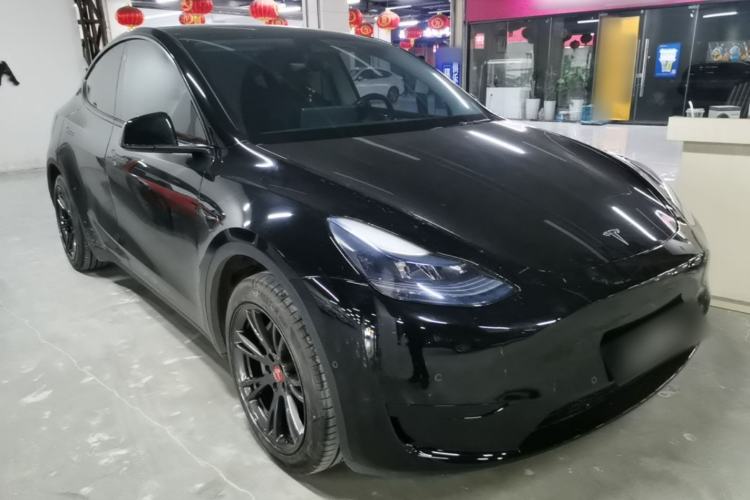 Used Tesla Model Y 2023 Rear-Wheel-Drive Version Front Right 45 Deg