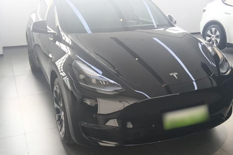 Used Tesla Model Y 2023 Long-Range All-Wheel-Drive Version Front Right 45 Deg