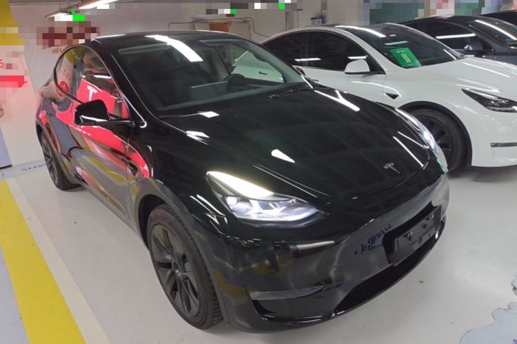 Used Tesla Model Y 2023 Long-Range All-Wheel-Drive Version Front Right 45 Deg