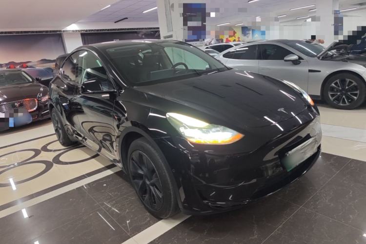 Used Tesla Model Y 2023 Rear-Wheel-Drive Version Front Right 45 Deg