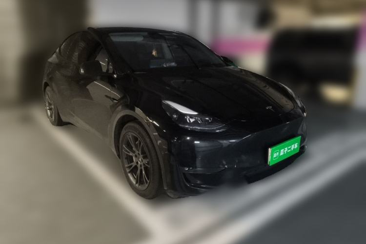 Used Tesla Model Y 2023 Long-Range All-Wheel-Drive Version Front Right 45 Deg