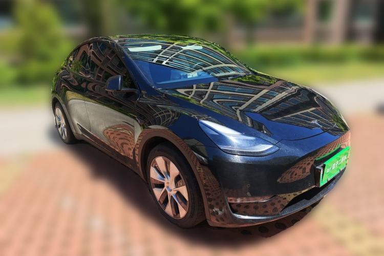 Used Tesla Model Y 2023 Long-Range All-Wheel-Drive Version Front Right 45 Deg