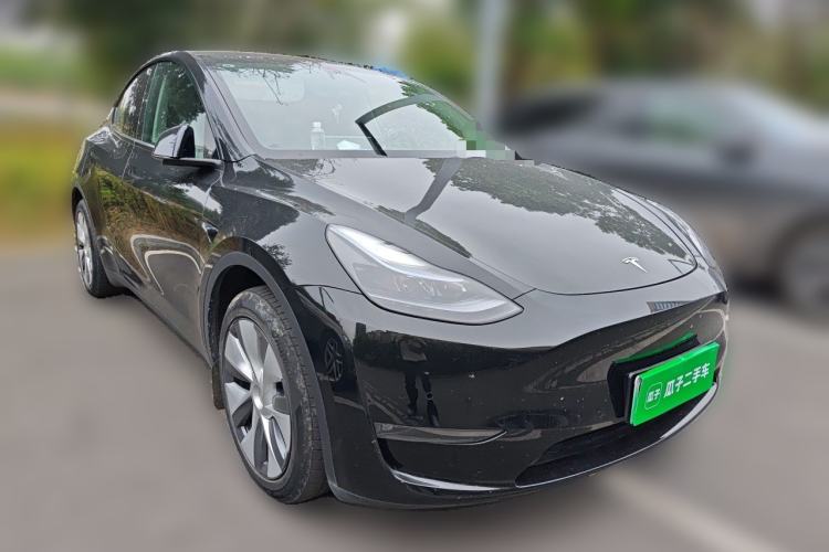 Used Tesla Model Y 2023 Long-Range All-Wheel-Drive Version Front Right 45 Deg