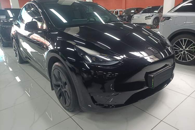Used Tesla Model Y 2023 Rear-Wheel-Drive Version Front Right 45 Deg