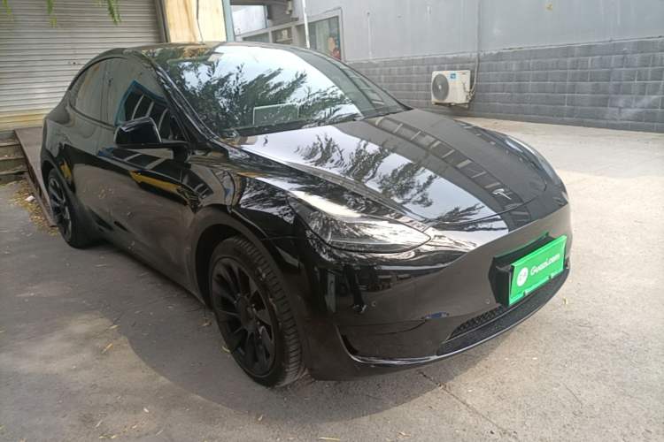Used Tesla Model Y 2023 Rear-Wheel-Drive Version Front Right 45 Deg
