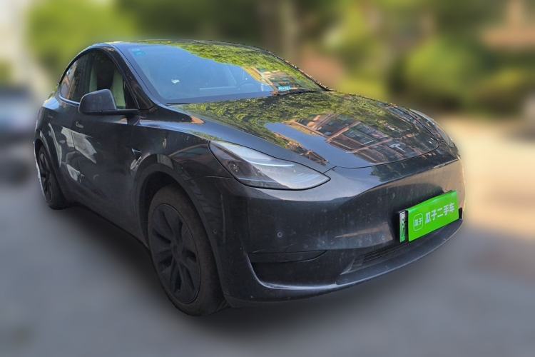 Used Tesla Model Y 2023 Rear-Wheel-Drive Version Front Right 45 Deg