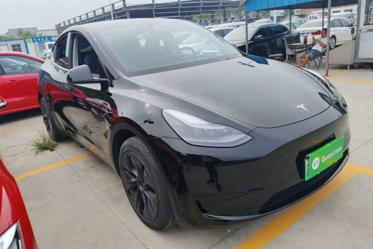 Used Tesla Model Y 2023 Rear-Wheel-Drive Version Front Right 45 Deg