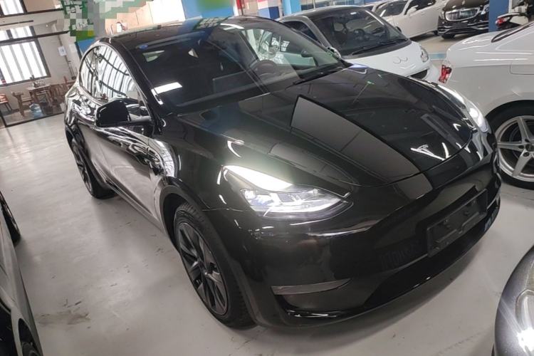 Used Tesla Model Y 2023 Long-Range All-Wheel-Drive Version Front Right 45 Deg