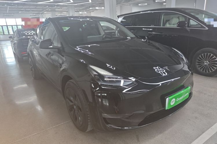Used Tesla Model Y 2023 Long-Range All-Wheel-Drive Version Front Right 45 Deg