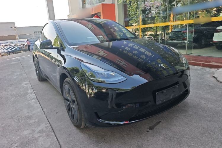 Used Tesla Model Y 2023 Rear-Wheel-Drive Version Front Right 45 Deg