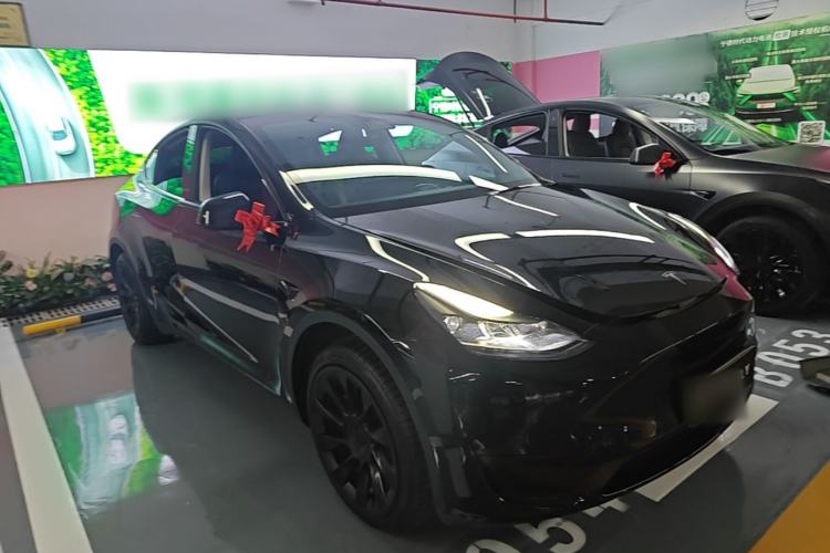 Used Tesla Model Y 2023 Rear-Wheel-Drive Version Front Right 45 Deg