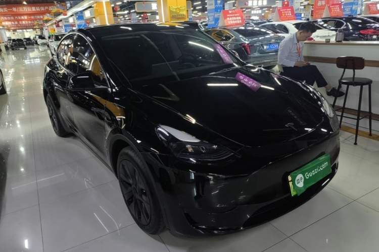 Used Tesla Model Y 2023 Rear-Wheel-Drive Version Front Right 45 Deg