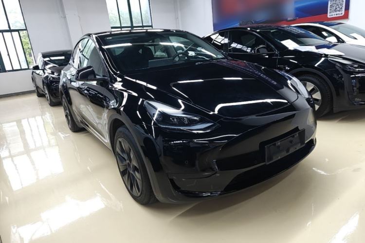 Used Tesla Model Y 2023 Rear-Wheel-Drive Version Front Right 45 Deg