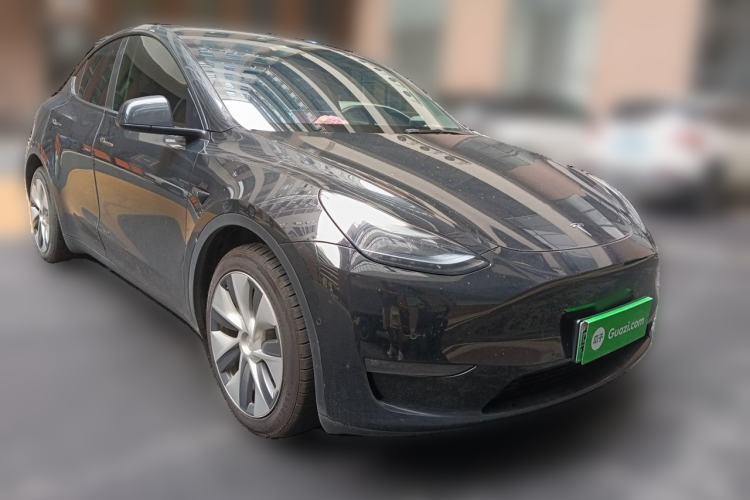 Used Tesla Model Y 2023 Long-Range All-Wheel-Drive Version Front Right 45 Deg