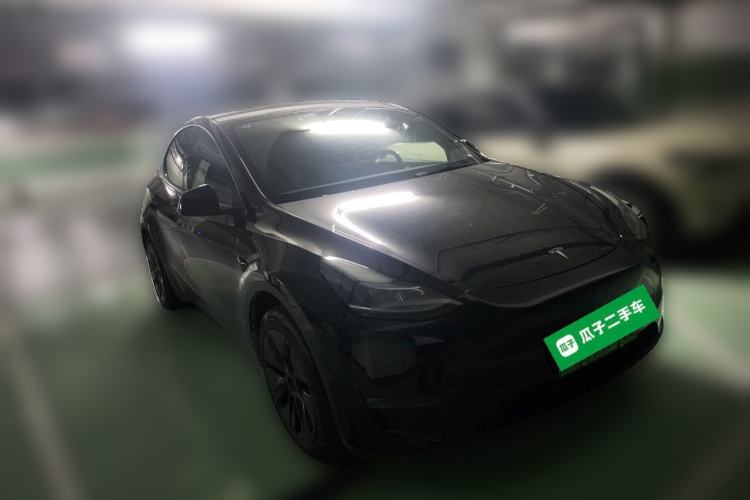 Used Tesla Model Y 2023 Long-Range All-Wheel-Drive Version Front Right 45 Deg