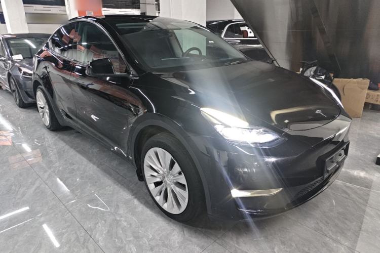 Used Tesla Model Y 2023 Rear-Wheel-Drive Version Front Right 45 Deg